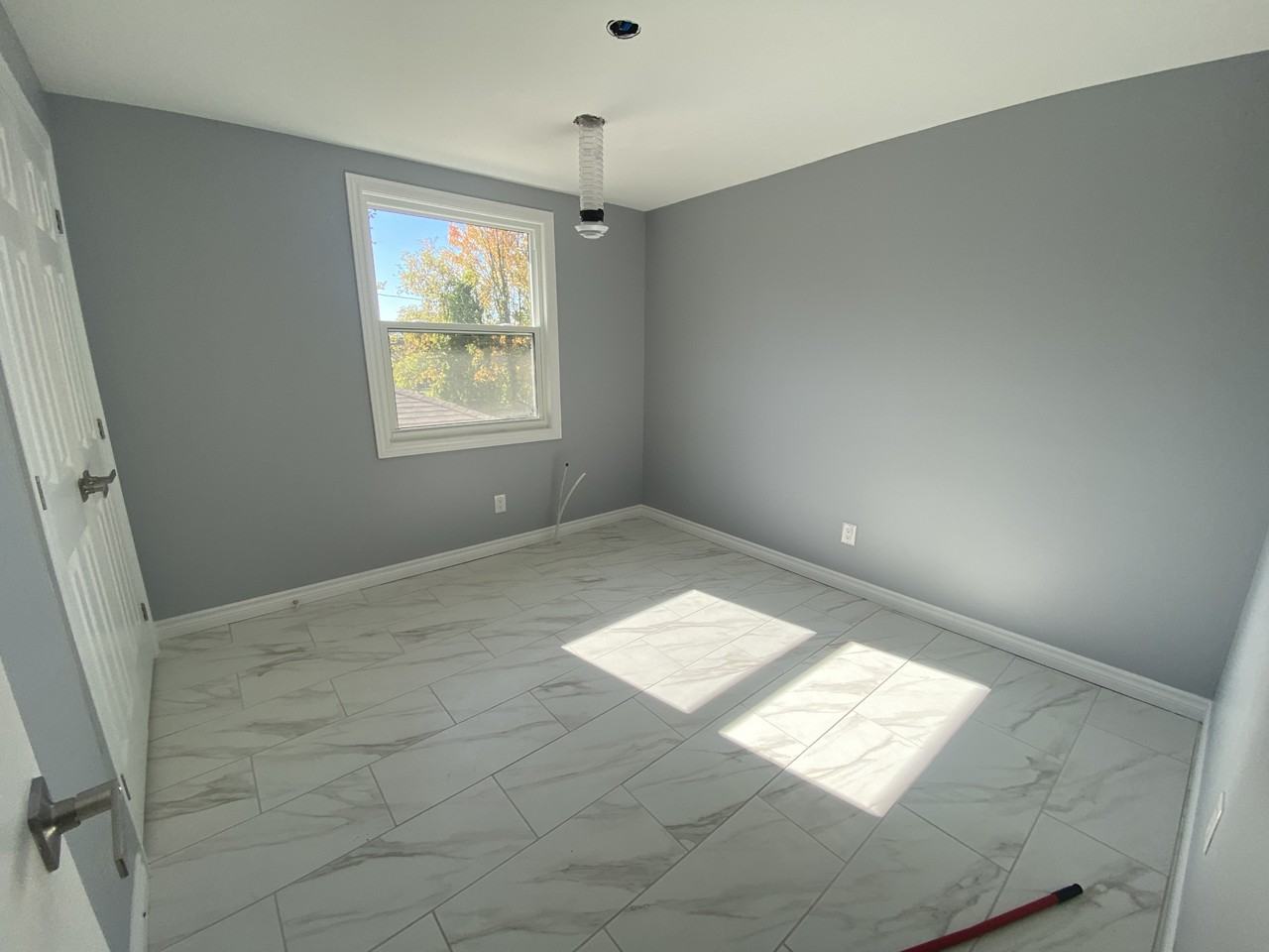 928 Portsmouth Ave - Photo 4 of 8