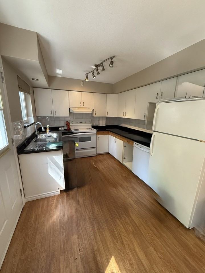 6330 Argyle Avenue - Photo 7 of 28