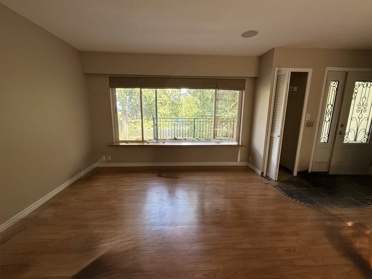 6330 Argyle Avenue - Photo 4 of 28