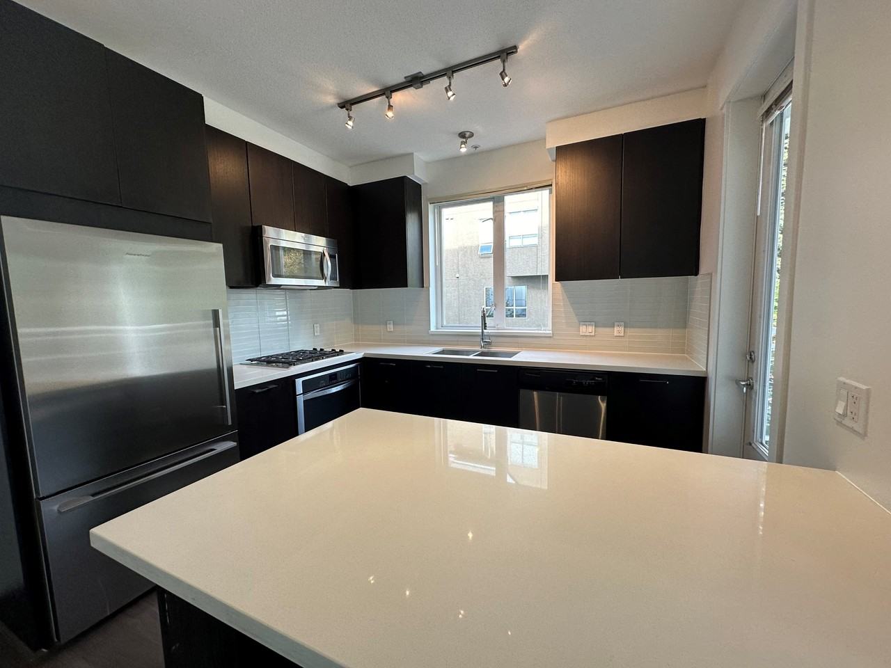 717 Chesterfield Ave - Photo 2 of 50