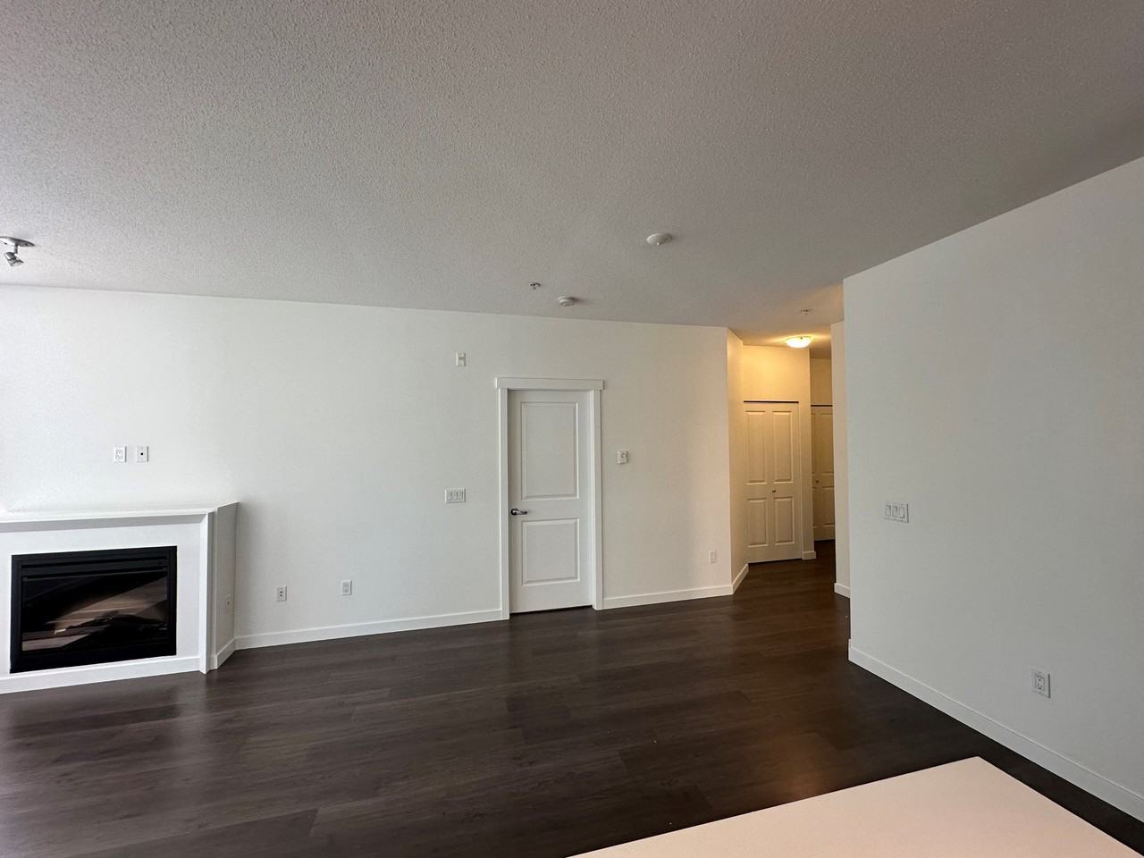 717 Chesterfield Ave - Photo 5 of 50