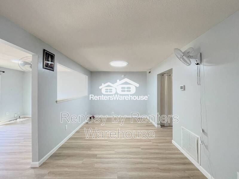 5031 Clairmont Ct - Photo 5 of 32