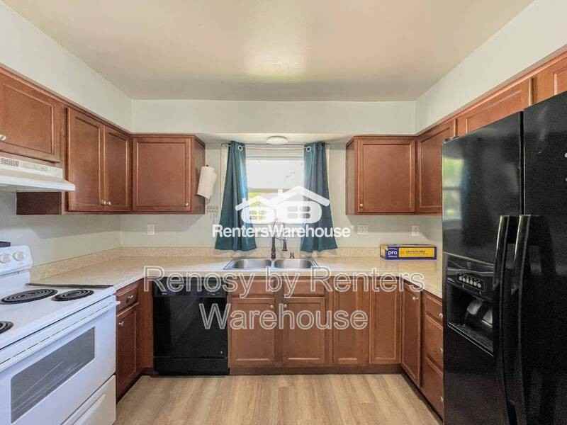 5031 Clairmont Ct - Photo 6 of 32