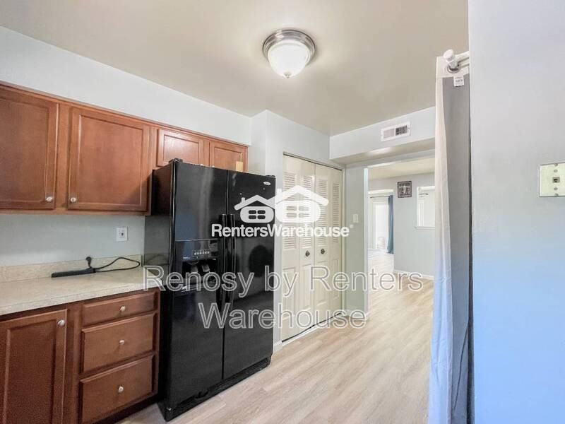 5031 Clairmont Ct - Photo 7 of 32