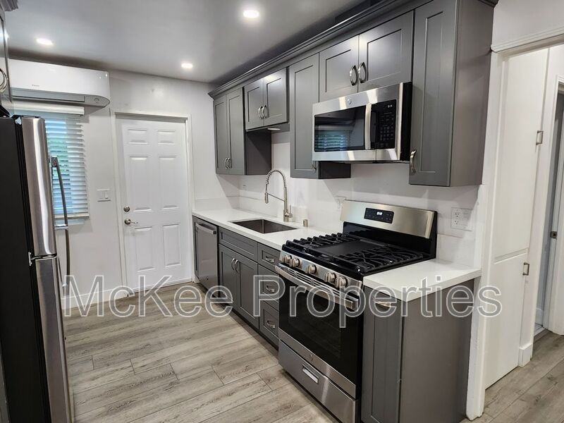 1660 Cable St - Photo 3 of 16