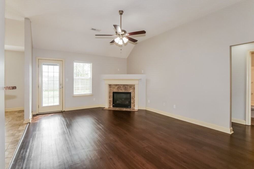 3835 Farm Pond Cv E - Photo 4 of 17