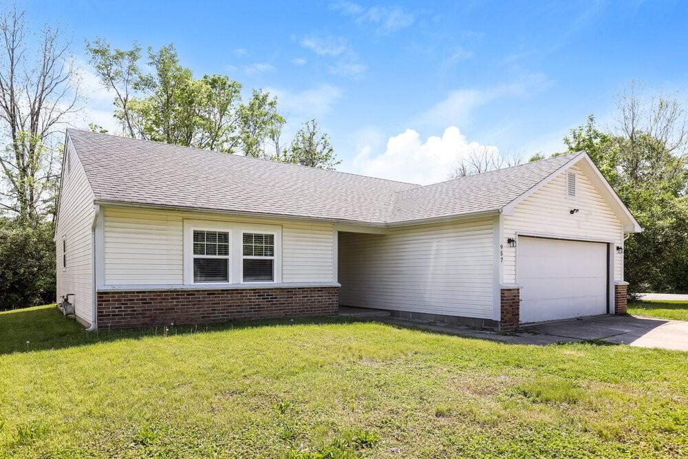 957 Country Ln - Photo 3 of 16
