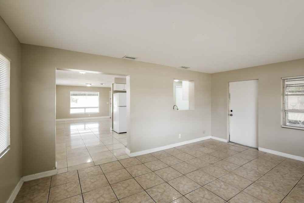 2890 Nw 20th St - Photo 3 of 16