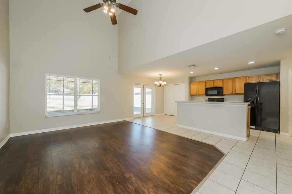 1738 Sherbourne St - Photo 4 of 17