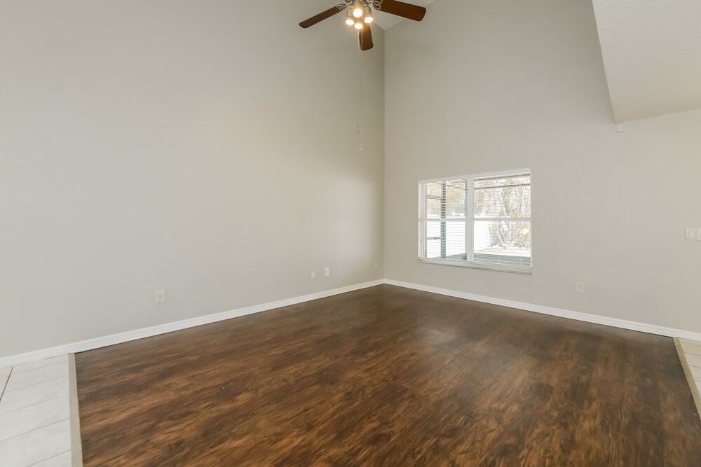 1738 Sherbourne St - Photo 5 of 17