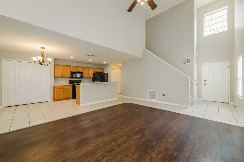 1738 Sherbourne St - Photo 6 of 17