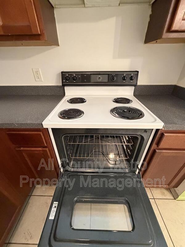 2539 Ridgewood Ave - Photo 7 of 19