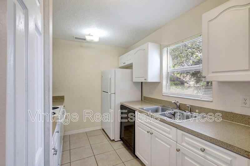 720 Newton Ave S - Photo 4 of 18