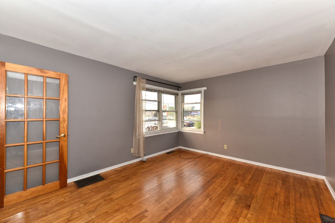 1212 Oxford Street East - Photo 2 of 9