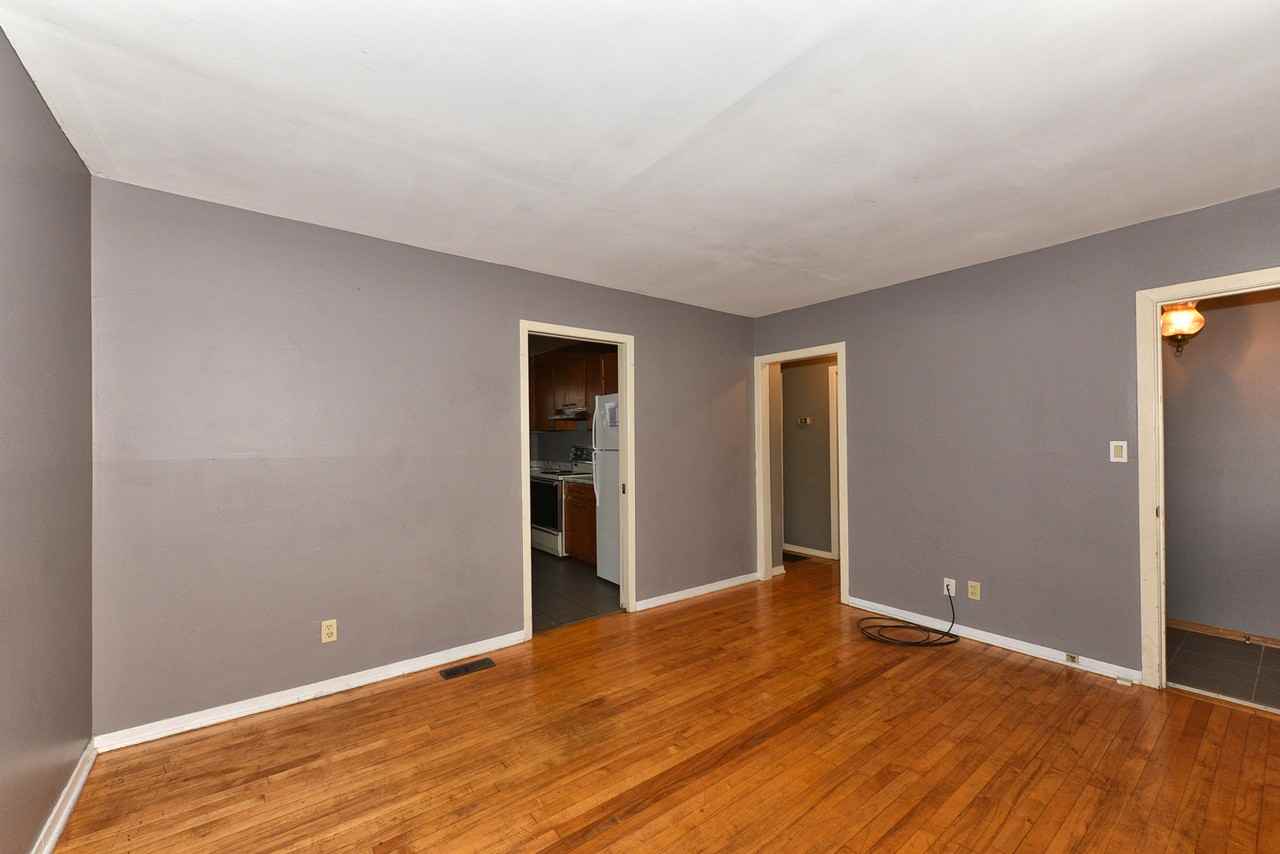 1212 Oxford Street East - Photo 3 of 9