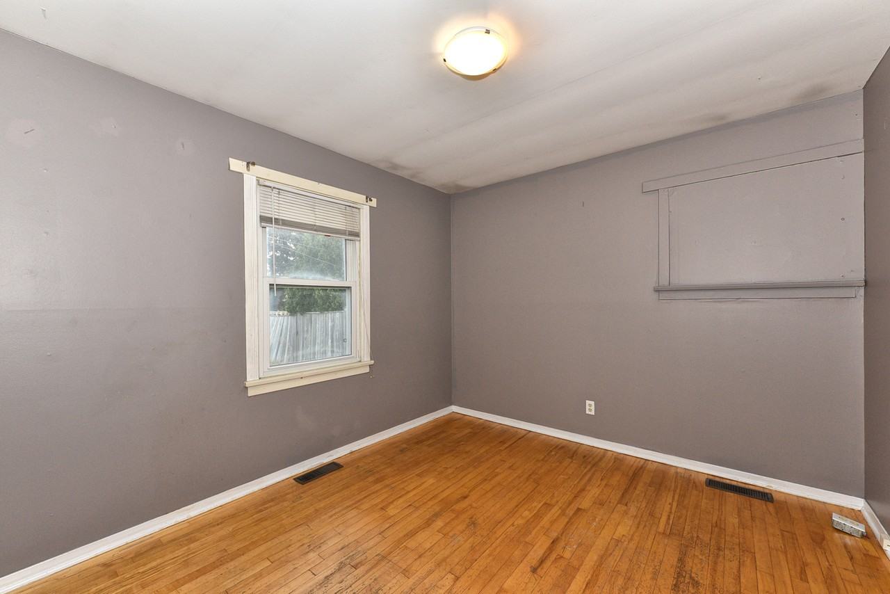 1212 Oxford Street East - Photo 6 of 9