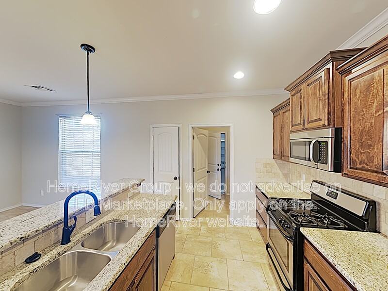 2206 Brook Dr - Photo 3 of 19