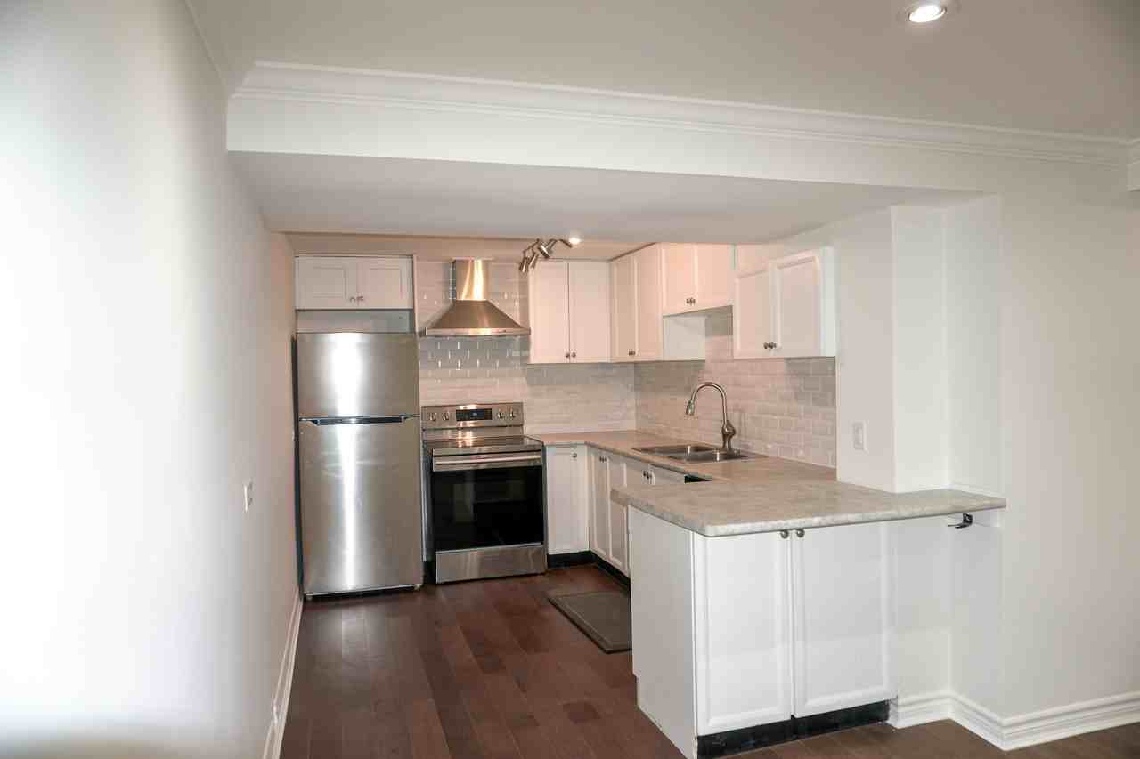 364 Kirby Crescent - Photo 3 of 8