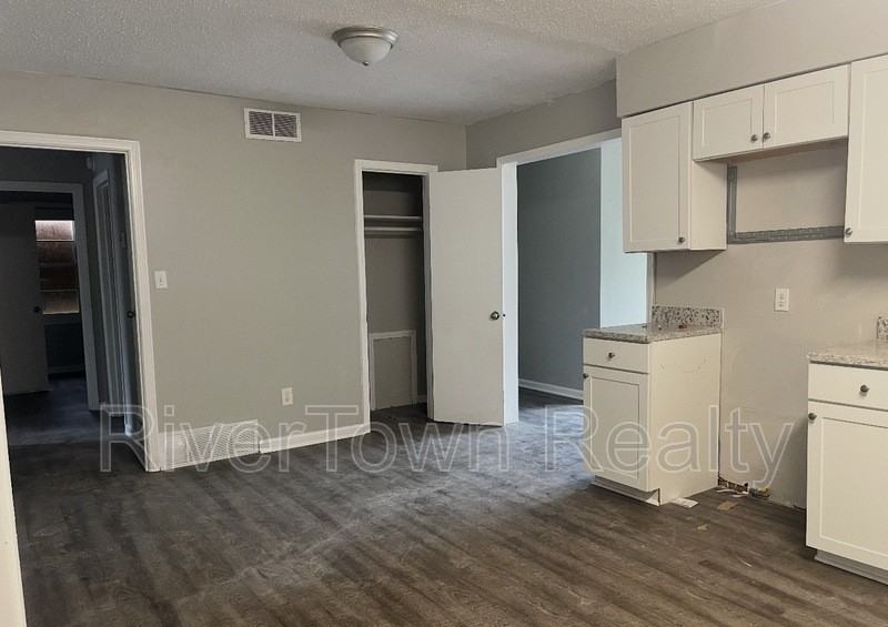 1423 Abernathy Rd - Photo 3 of 7