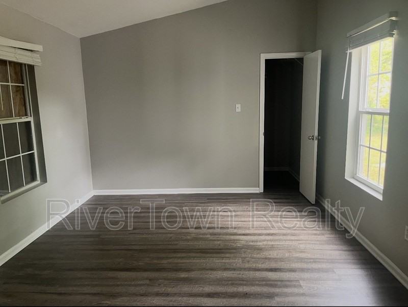 1423 Abernathy Rd - Photo 5 of 7