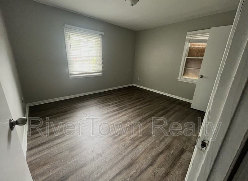 1423 Abernathy Rd - Photo 6 of 7