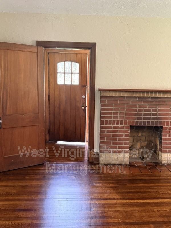 102 Temple St - Photo 2 of 21