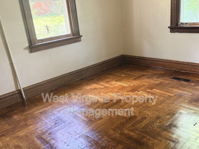 102 Temple St - Photo 7 of 21