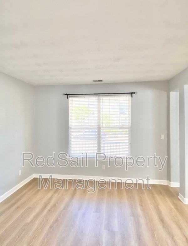 9 Rockingham Dr - Photo 3 of 27