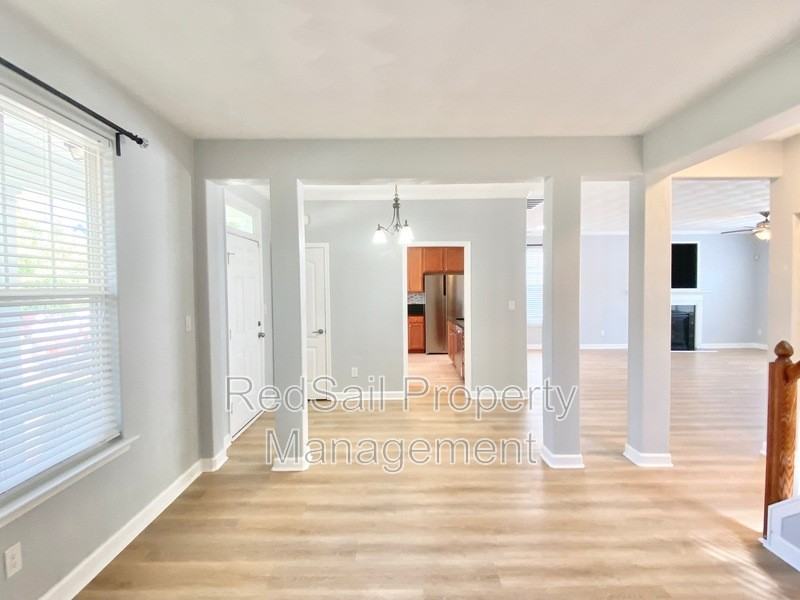 9 Rockingham Dr - Photo 4 of 27