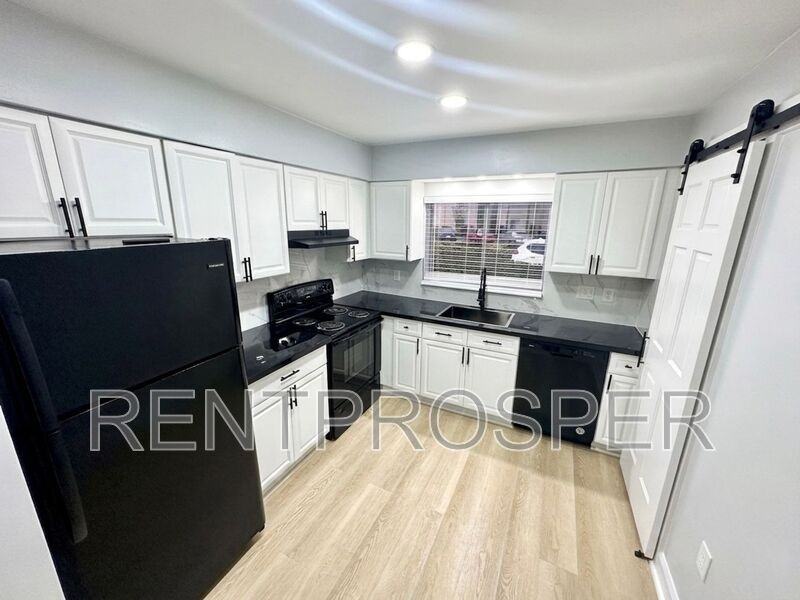 4267 S Semoran Blvd #14 - Photo 2 of 15