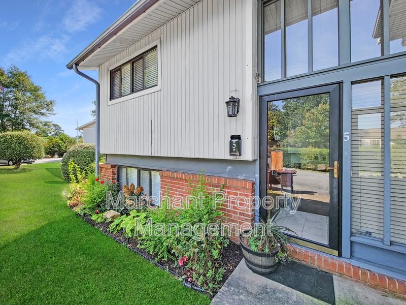 5 Briarcreek Pl - Photo 3 of 27