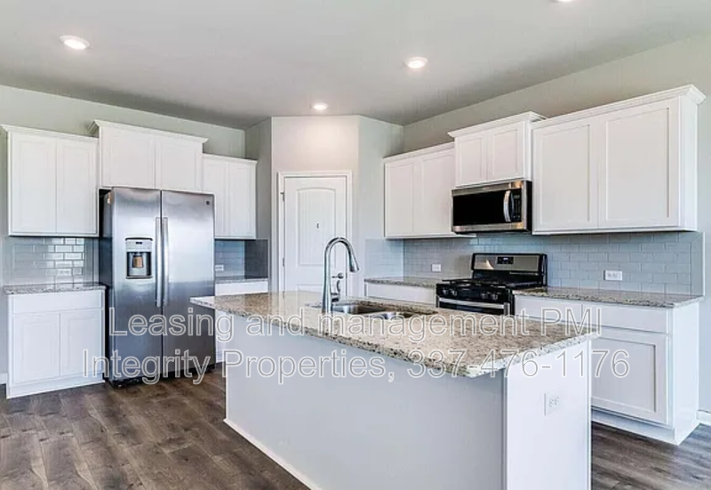 115 Rue Chateau Royal - Photo 2 of 19