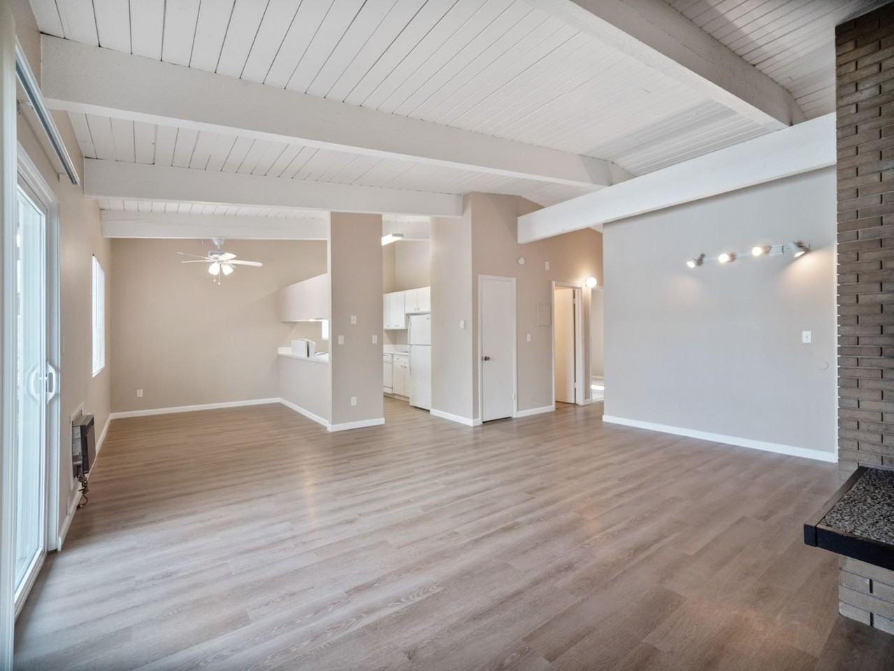 8923 E Liberty Ave - Photo 2 of 10