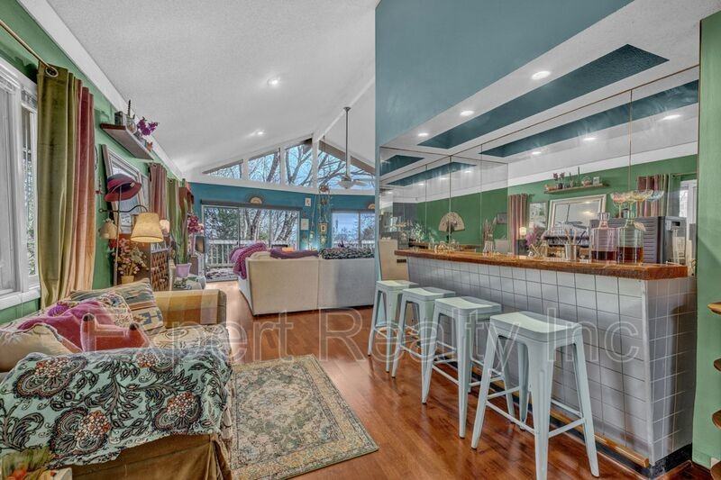 373 Laredo Dr - Photo 2 of 37