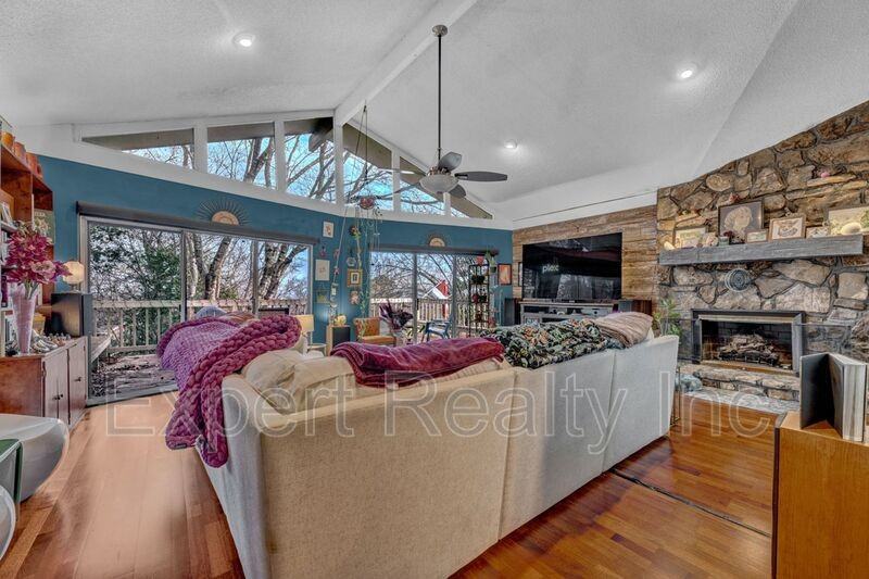 373 Laredo Dr - Photo 5 of 37