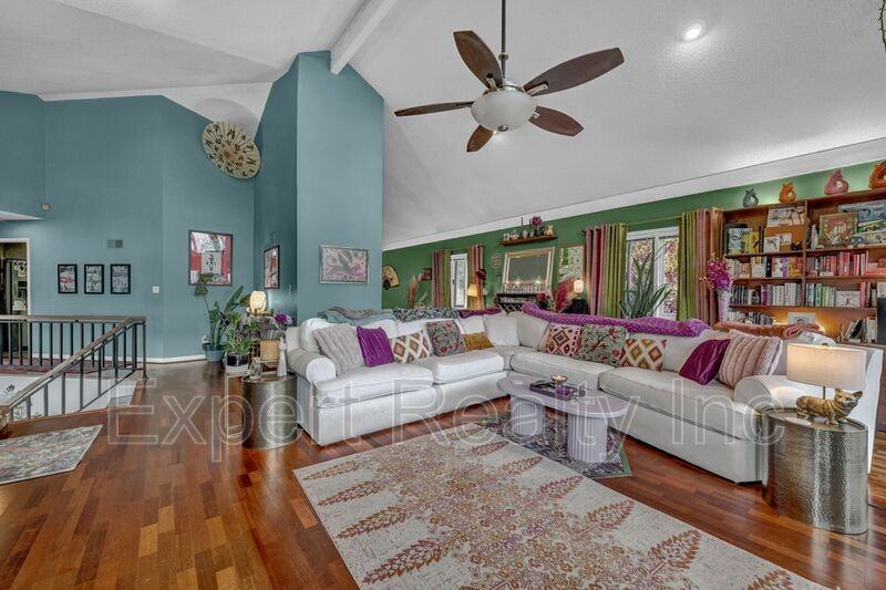 373 Laredo Dr - Photo 6 of 37