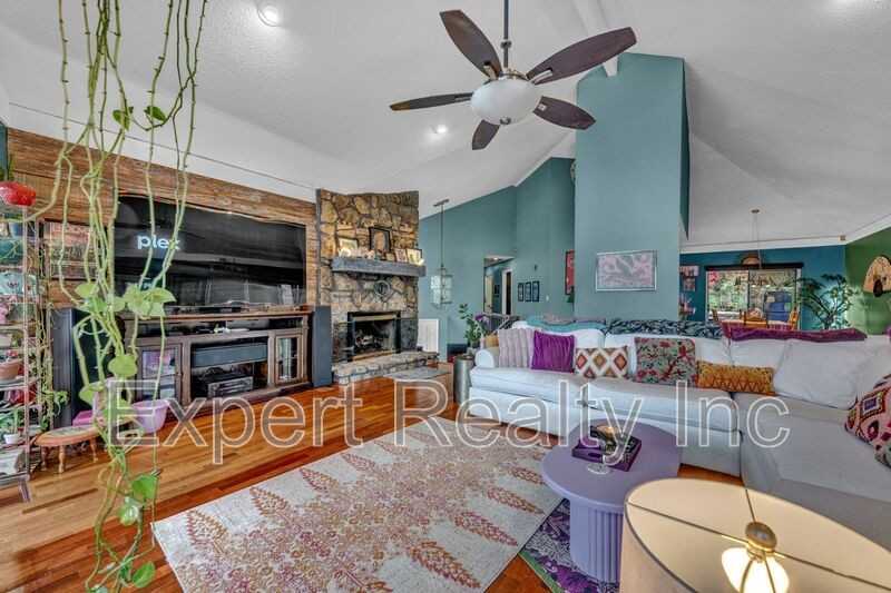 373 Laredo Dr - Photo 7 of 37