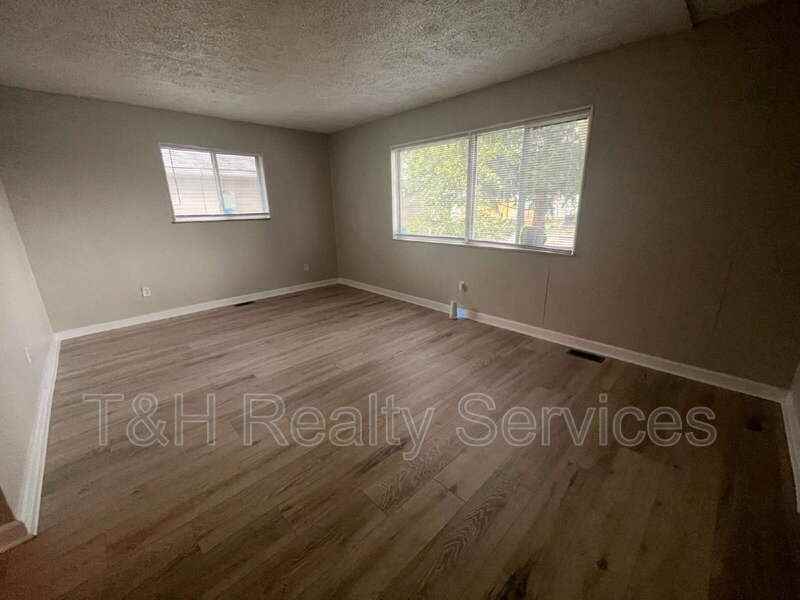 739 Temperance Ave - Photo 4 of 22