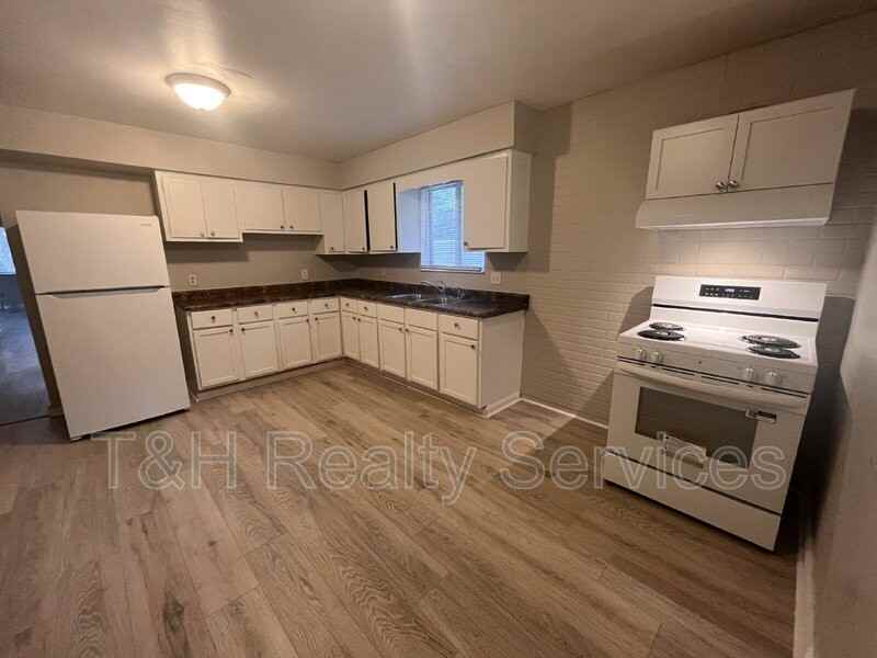 739 Temperance Ave - Photo 6 of 22