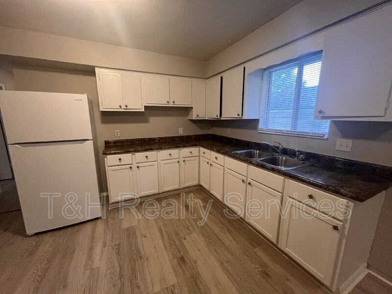 739 Temperance Ave - Photo 7 of 22