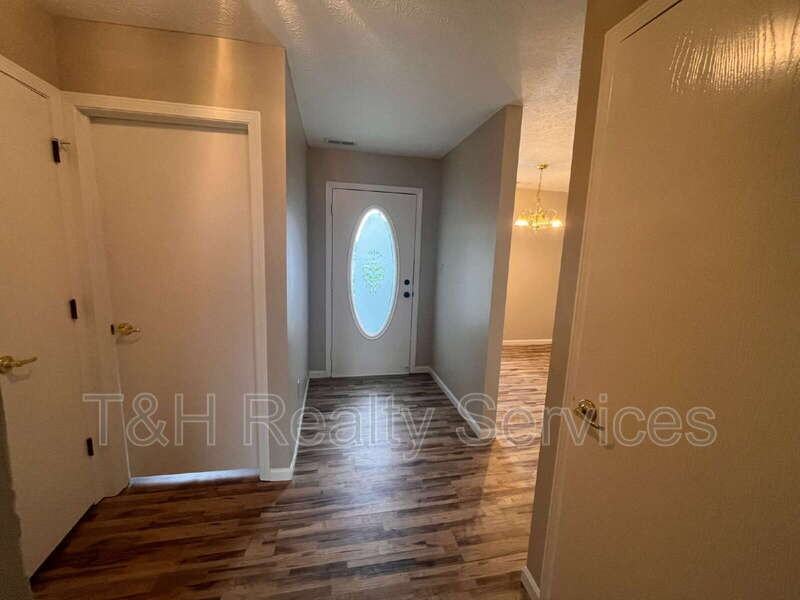 4448 Victory Cir - Photo 4 of 26