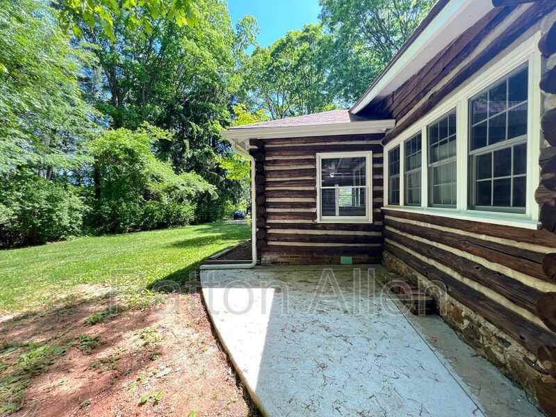 133 Springside Rd - Photo 3 of 20