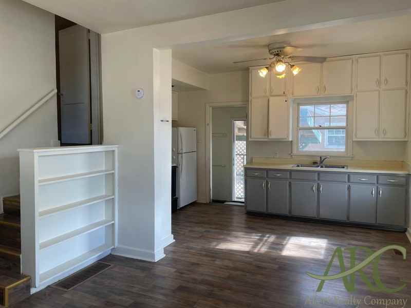 2318 Saint Clair Ave - Photo 2 of 9