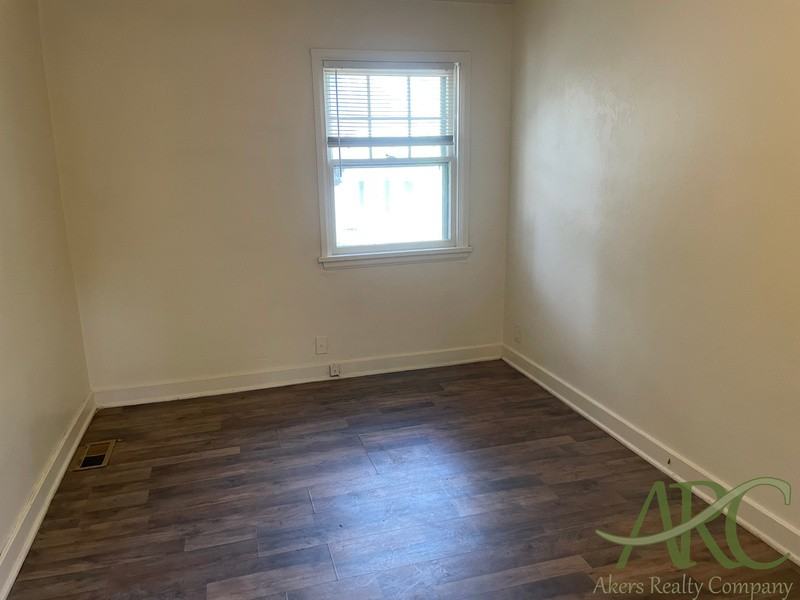 2318 Saint Clair Ave - Photo 3 of 9