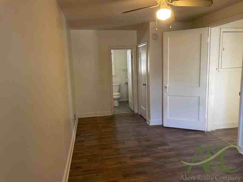 2318 Saint Clair Ave - Photo 4 of 9