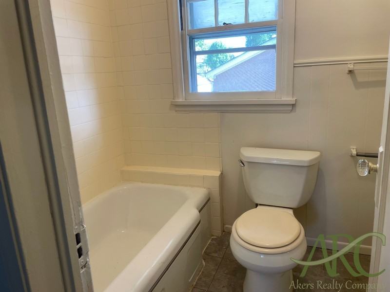 2318 Saint Clair Ave - Photo 5 of 9