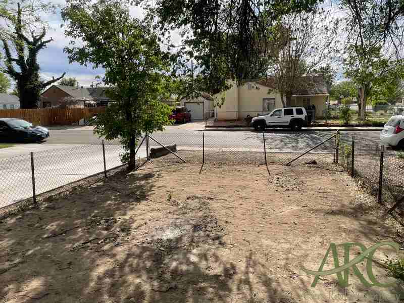 2318 Saint Clair Ave - Photo 7 of 9