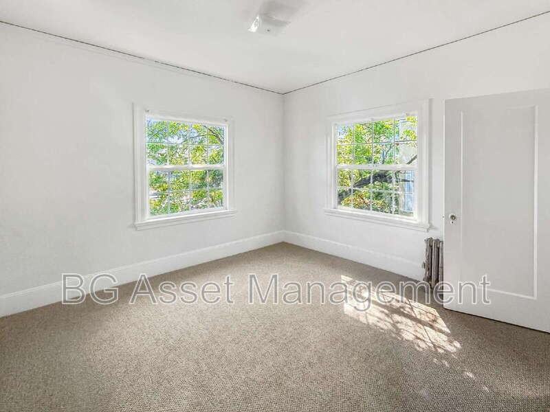1000 E 33rd St #301 - Photo 3 of 14