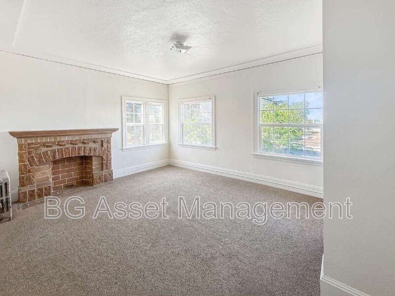 1000 E 33rd St #301 - Photo 4 of 14