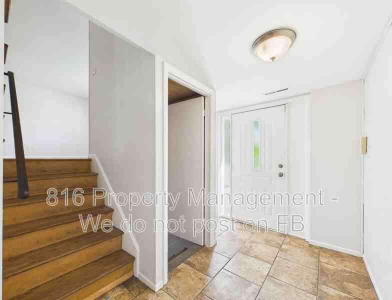 7800 E 91st St - Photo 3 of 35